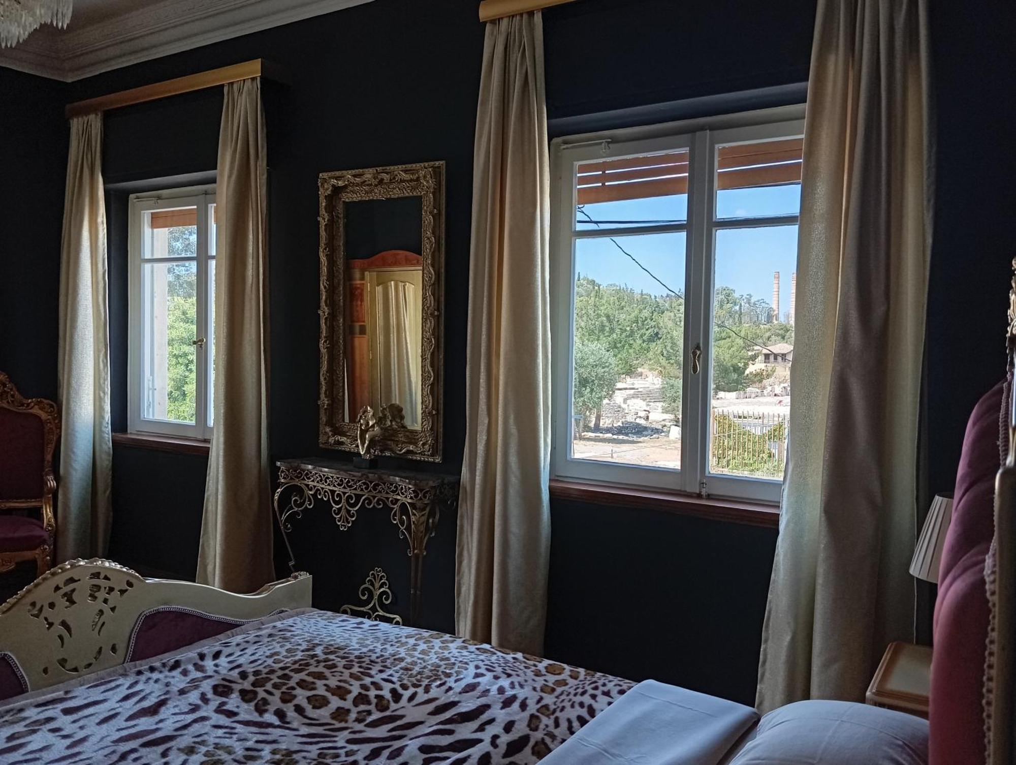 Iris Baroque Apartment อิเลฟซีนา ภายนอก รูปภาพ